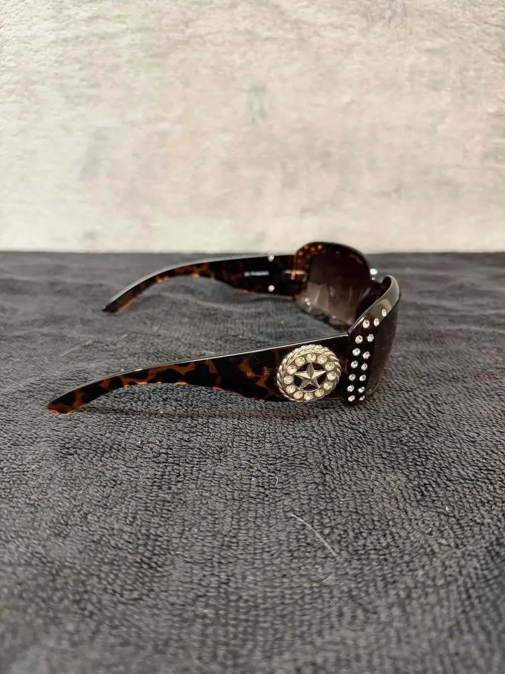 Global Eyewear RodeoQueenSunglasses    Smoke Gradient Lens Rhinestone StarConcho